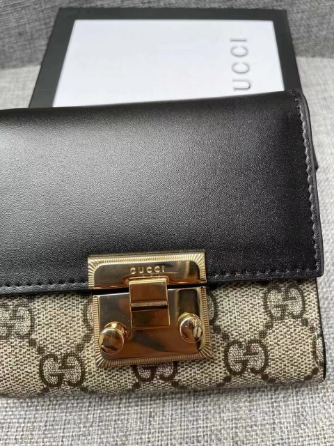 グッチ 三つ折り財布 パドロック GUCCI ミニ財布 GGスプリーム キャンバス Gucci ウォレット レディース コンパクト 折りたたみ財布 ゴールド金具 ブランドコピー 黒 cocobuyee通販