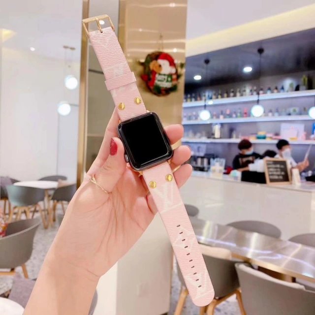 ヴィトン アップルウォッチ バンド モノグラム シリーズ1-7対応 Louis Vuitton Apple Watch ベルト 芸能人愛用 ルイビトン ウォッチストラップ 45/44/42/41/40/38mm マカロンカラー お洒落 エレガント 全8色