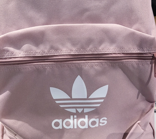 アディダス リュック クラシック ADIDAS バックパック アディカラー Adidasロゴ入り リュックサック 男女兼用 カバン バッグ 大容量 アウトドア 多収納 お洒落 ワインレッド ピンク ブラック 全3色