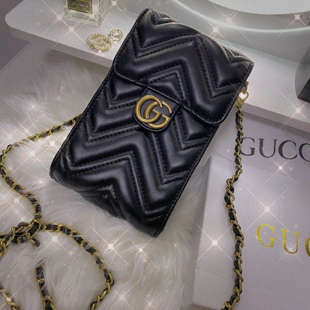 グッチ GGマーモント スマホポシェット GUCCI スマホショルダー ダブルG Gucci スマホポーチ ミニショルダーバッグ 携帯収納 レディース お洒落 スマホケース ミニバッグ 黒 おすすめ