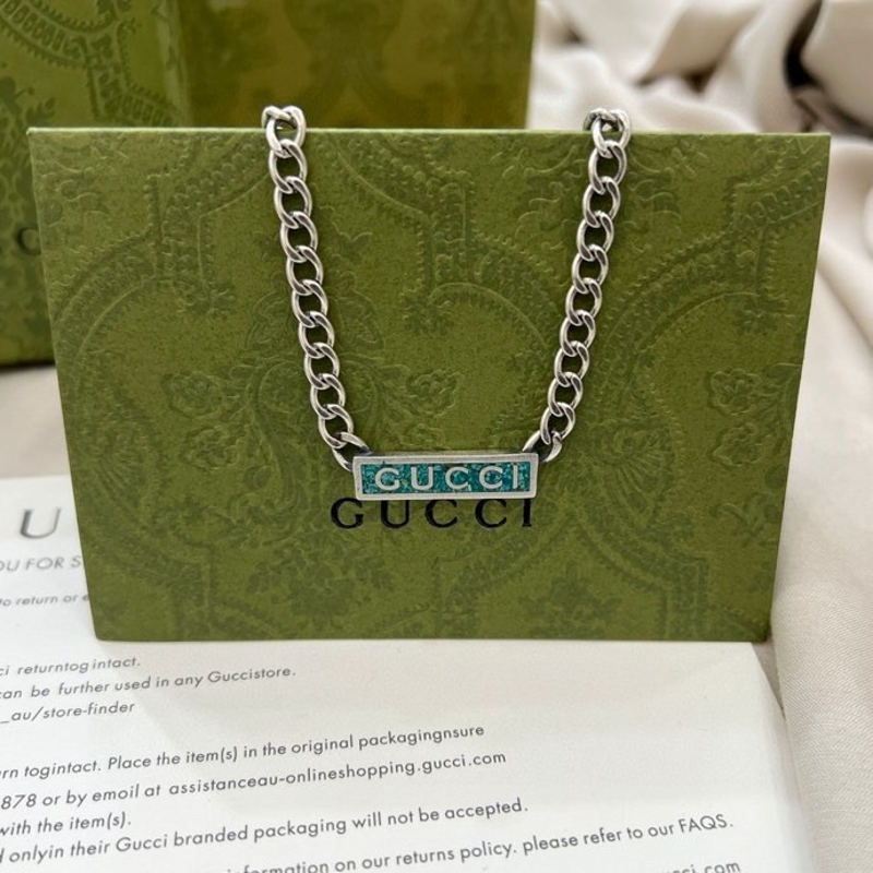 グッチ ネックレス エナメル GUCCIロゴ付き ネックレス 新作 Gucci