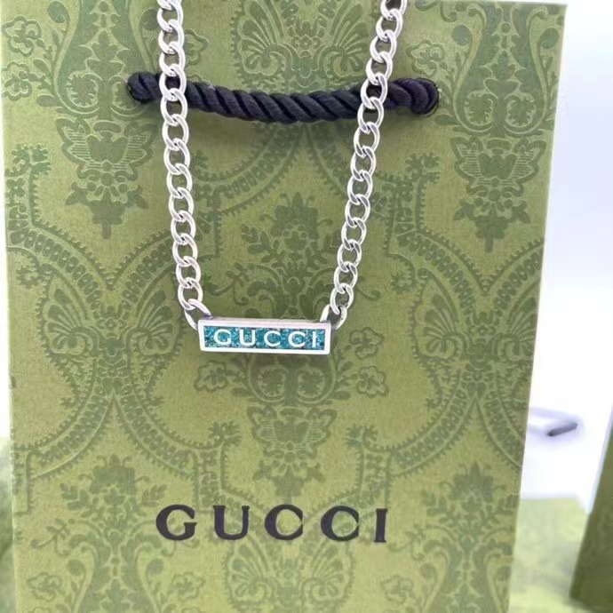 グッチ ネックレス エナメル GUCCIロゴ付き ネックレス 新作 Gucci