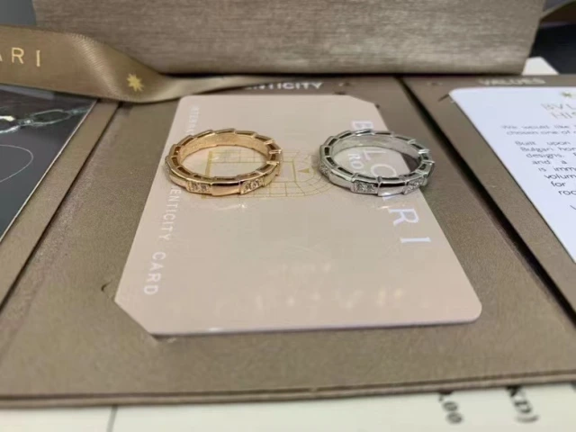 ブルガリ セルペンティ ヴァイパー リング Bvlgari バンドリング 芸能人愛用 BVLGARI 指輪 ダイヤモンド入り サイズ12号-18号対応 プレゼント ギフト 全2色 スーパーコピー
