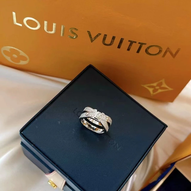 ルイヴィトン リング クロス LVロゴ付き 指輪 Vuitton リング キラキラ ルイビトン ダブルリング 12/14/16/18号 個性的 エレガント お洒落 コピー品 レディース メンズ 人気おすすめ