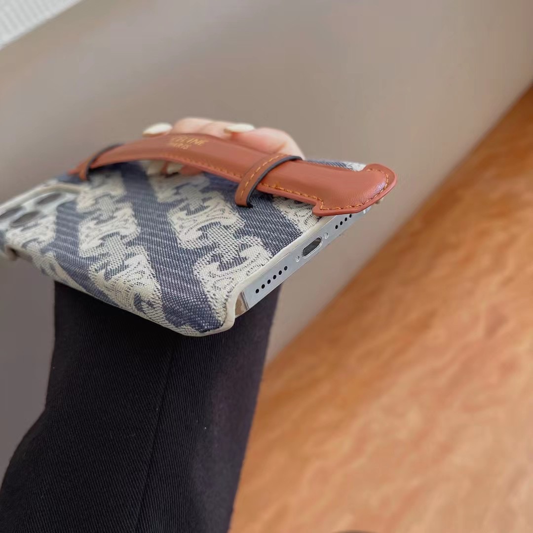 CELINE セリーヌ ケース トリオンフ柄 セリーヌ iPhone13ProMax/13Proケース お手持ちベルト付き