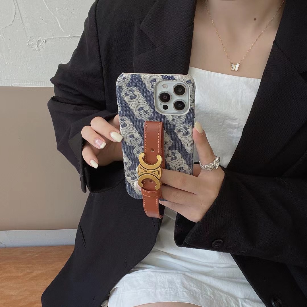 セリーヌ iPhone15/14/13 Proケース バンド付き iPhone15/14/13ケース