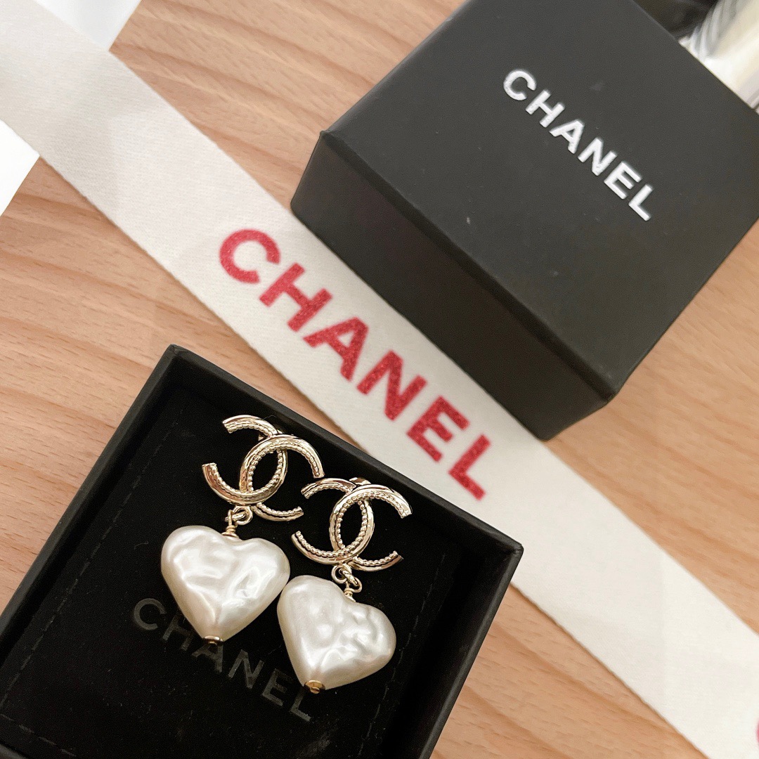 CHANEL 23P 新作　ハートピアス　ピアス　ハート　ロゴ材質ゴールド