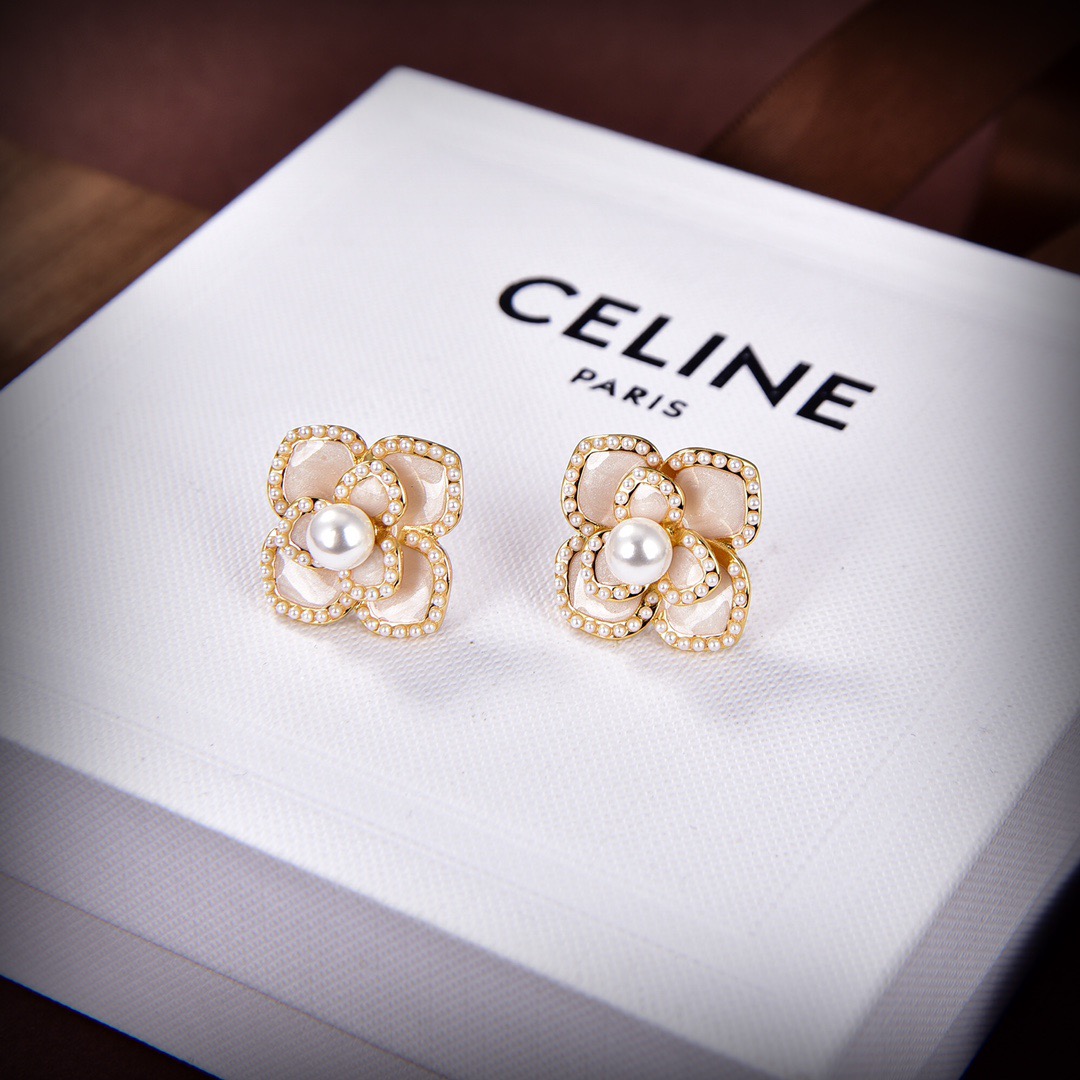 Celine ピアス 一番下のもののみ - ファッション