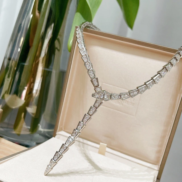 ブルガリ セルペンティ ヴァイパー ネックレス BVLGARI フルダイヤ ネックレス Bvlgari ペンダント アクセサリー 高級感 ブランド お洒落 シルバー エレガント スーパーコピー cocobuyee通販