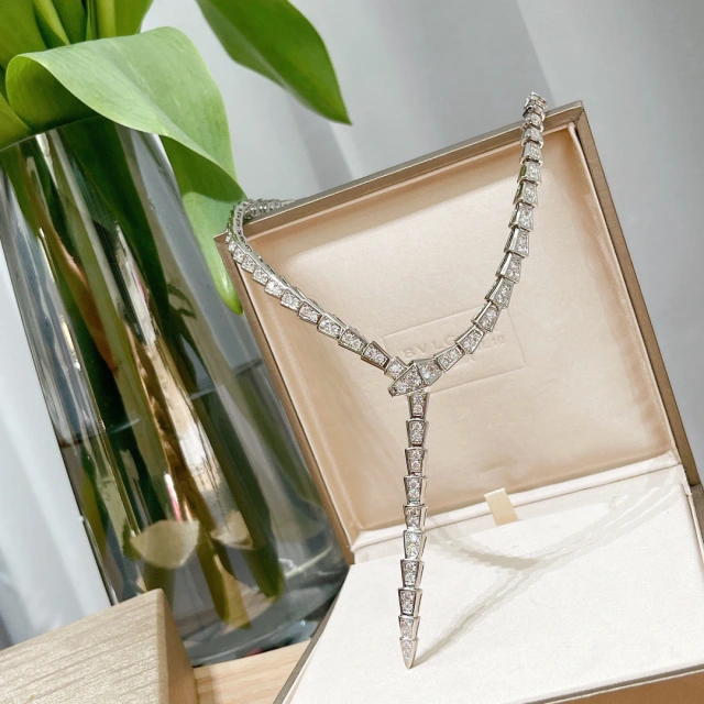 ブルガリ セルペンティ ヴァイパー ネックレス BVLGARI フルダイヤ ネックレス Bvlgari ペンダント アクセサリー 高級感 ブランド お洒落 シルバー エレガント スーパーコピー cocobuyee通販