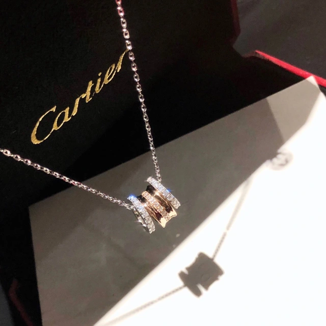 カルティエ 三連リング ネックレス Cartier ペンダント ラインストーン付き CARTIER ネックレス レディース 贅沢 アクセサリー Necklace ラグジュアリー ブランドコピー お洒落