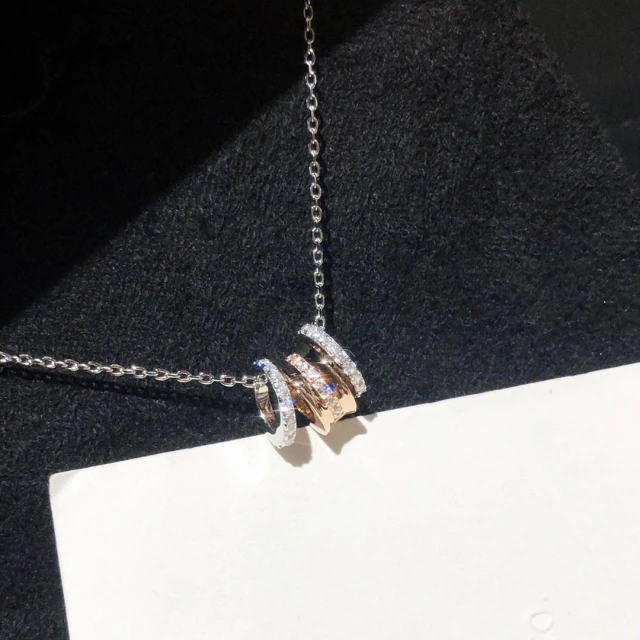 カルティエ 三連リング ネックレス Cartier ペンダント ラインストーン付き CARTIER ネックレス レディース 贅沢 アクセサリー Necklace ラグジュアリー ブランドコピー お洒落