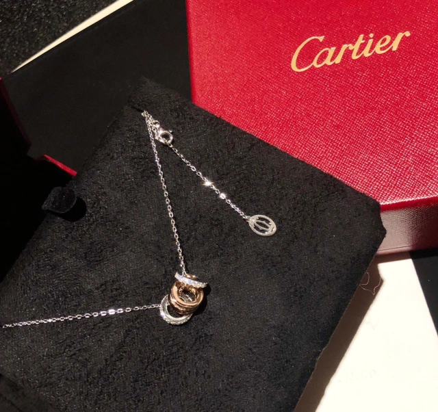 カルティエ 三連リング ネックレス Cartier ペンダント ラインストーン付き CARTIER ネックレス レディース 贅沢 アクセサリー Necklace ラグジュアリー ブランドコピー お洒落