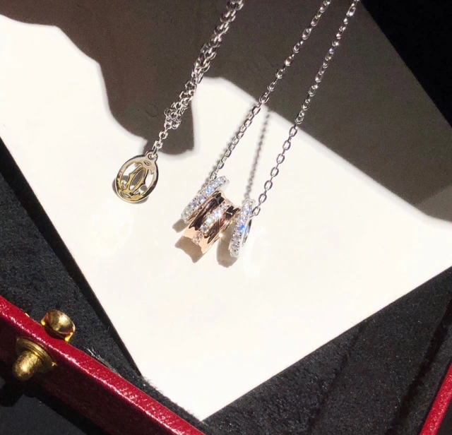 カルティエ 三連リング ネックレス Cartier ペンダント ラインストーン付き CARTIER ネックレス レディース 贅沢 アクセサリー Necklace ラグジュアリー ブランドコピー お洒落