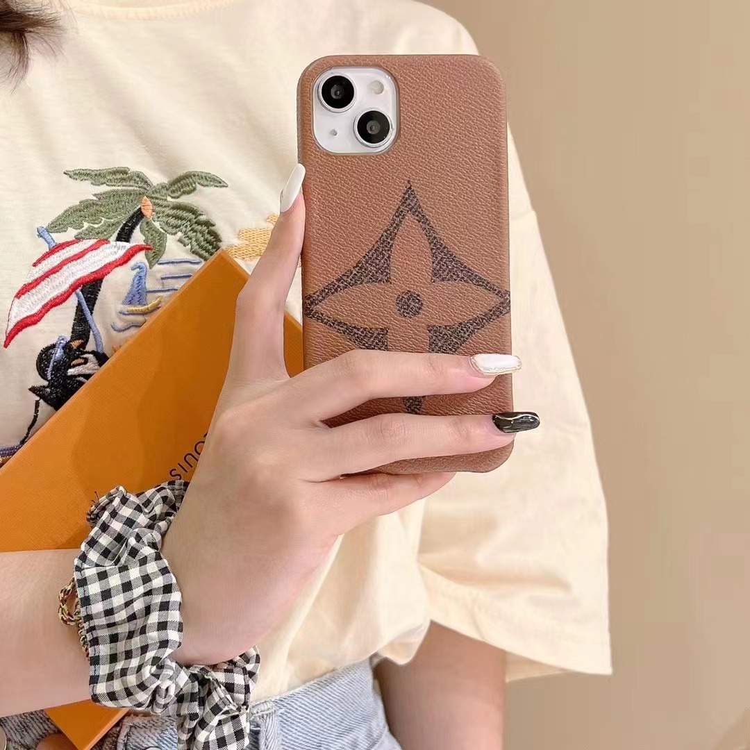 美品 LOUIS VUITTON ルイヴィトン iPhoneケース11pro 赤 - iPhone