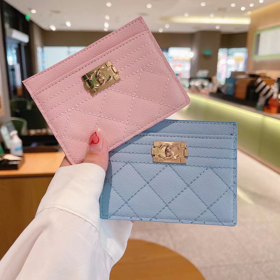 Chanel 定期入れ 上品