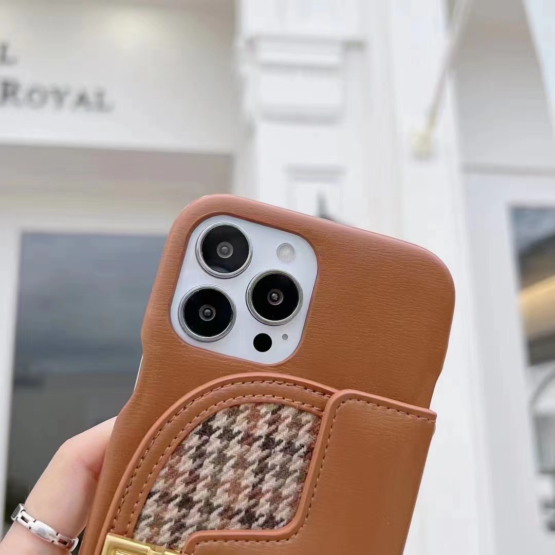セリーヌ iPhone13Pro/13ProMaxケース チェーンストラップ付き
