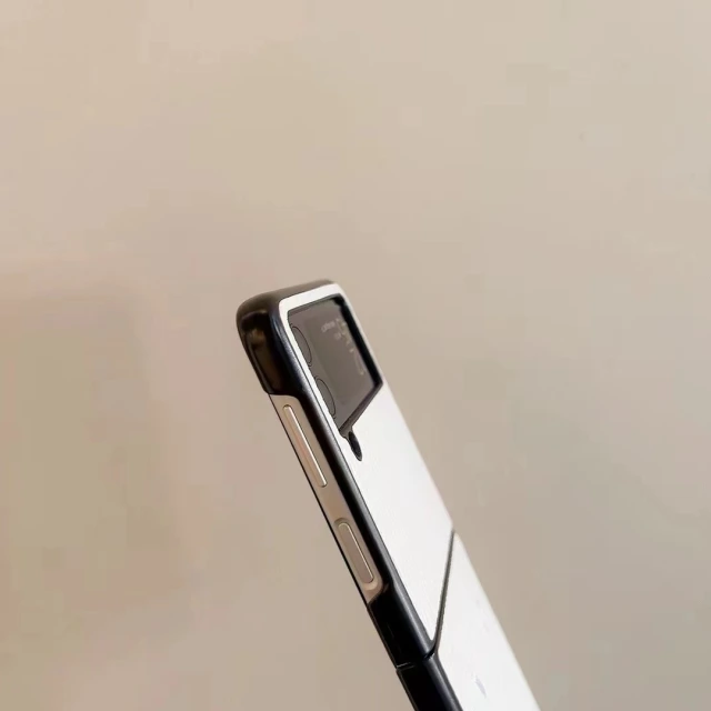マルジェラ Galaxy Z Fold 3ケース 4ステッチ 新作 Maison Margiela Galaxy Z Flip 3ケース セレブ愛用 メゾン マルジェラ Galaxy Z Fold 2ケース 黒 白 折り畳みスマホケース ブランド 人気おすすめ