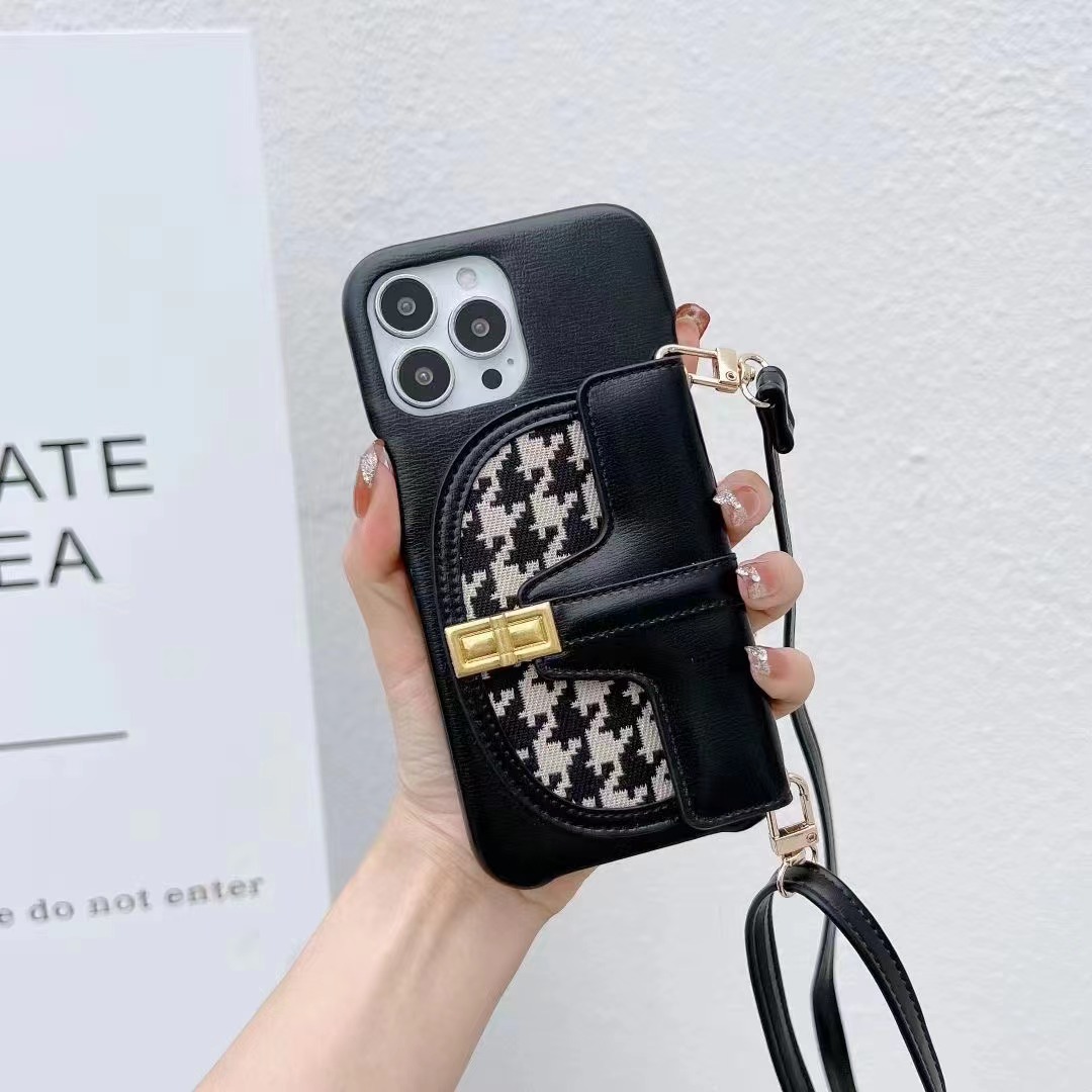 セリーヌ iPhone13Pro/13ProMaxケース チェーンストラップ付き