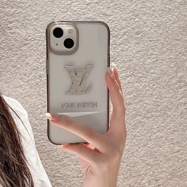 LV iPhone13Proケース 芸能人愛用