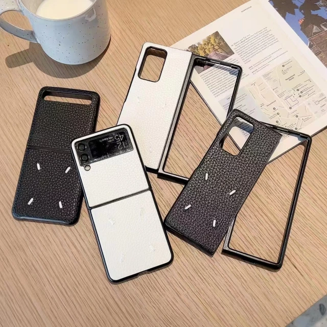 マルジェラ Galaxy Z Fold 3ケース 4ステッチ 新作 Maison Margiela Galaxy Z Flip 3ケース セレブ愛用 メゾン マルジェラ Galaxy Z Fold 2ケース 黒 白 折り畳みスマホケース ブランド 人気おすすめ