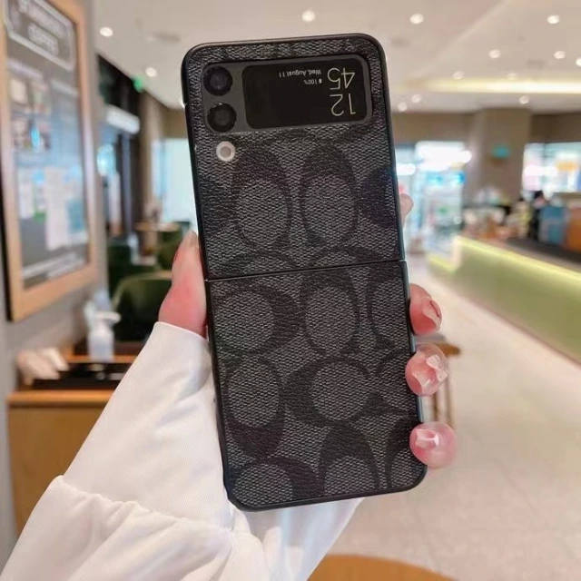 コーチ Galaxy Z Fold3ケース 定番 シグネチャー柄 Coach Galaxy Z Flip3ケース セレブ愛用 COACH ギャラクシー フリップ3 カバー 高級感 coach Galaxy Z Fold3 5Gケース シンプル 男女兼用 オシャレ 全4色