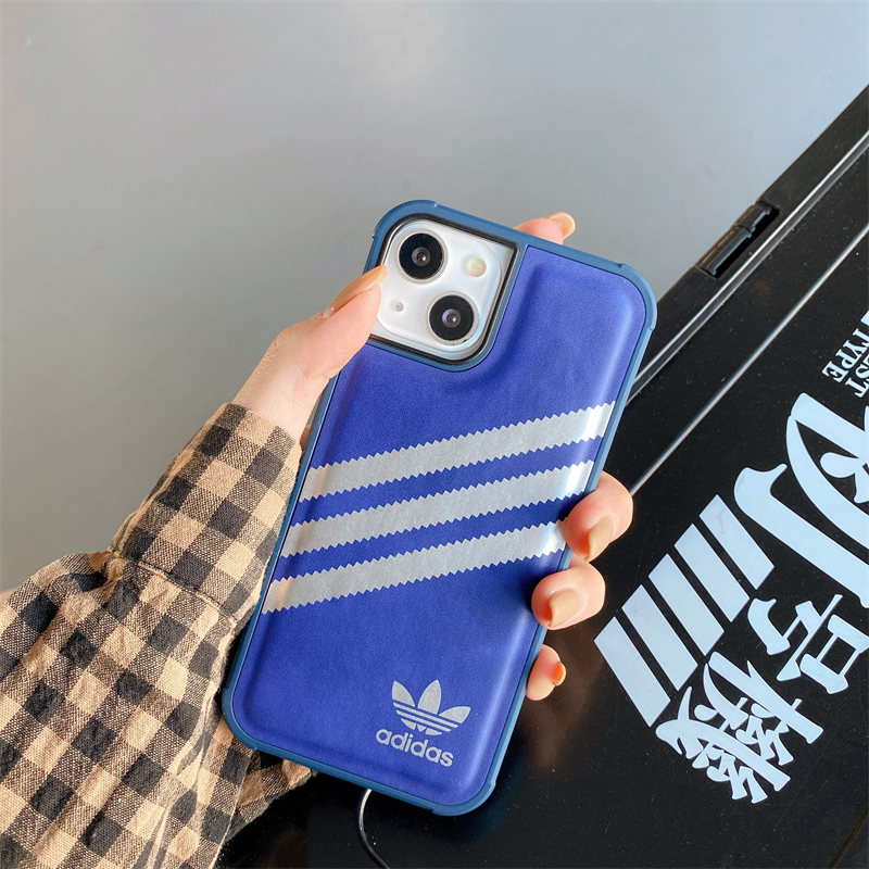 ADIDAS iPhone13Proケース 三つ葉ロゴ付き