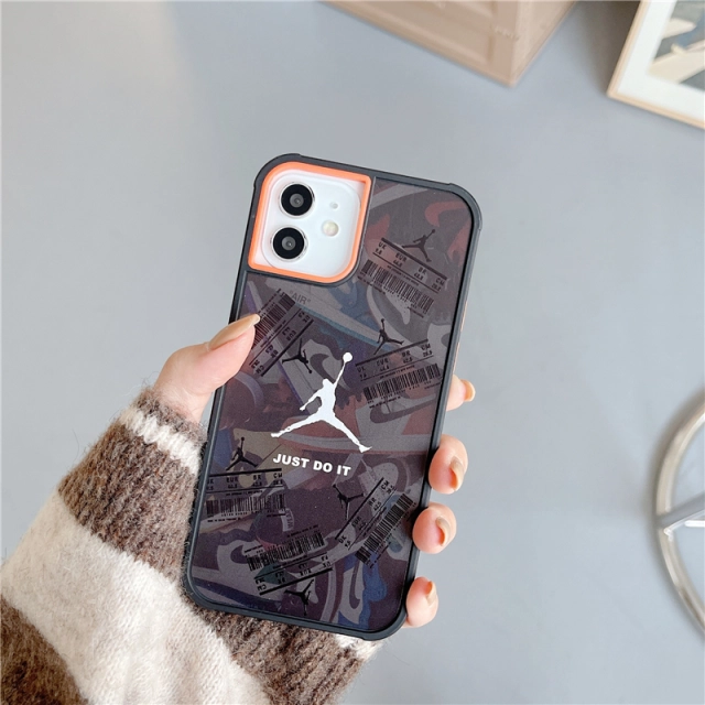 Nike iPhone13ケース ロゴ入り