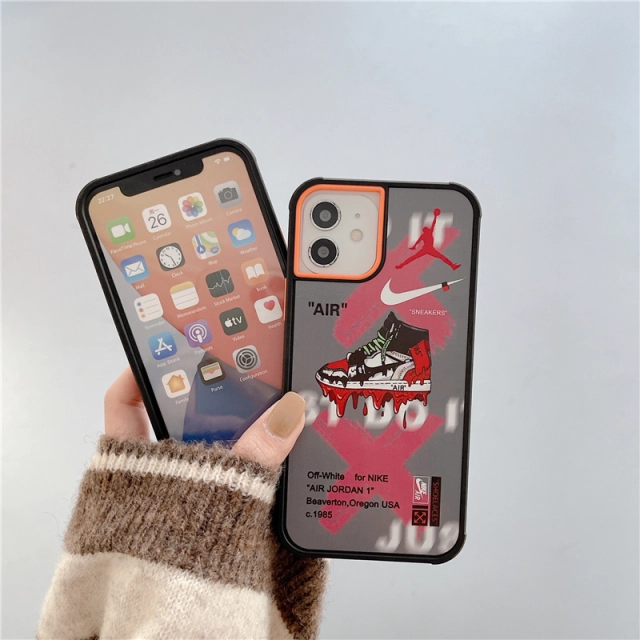 Nike iPhone13ケース ロゴ入り
