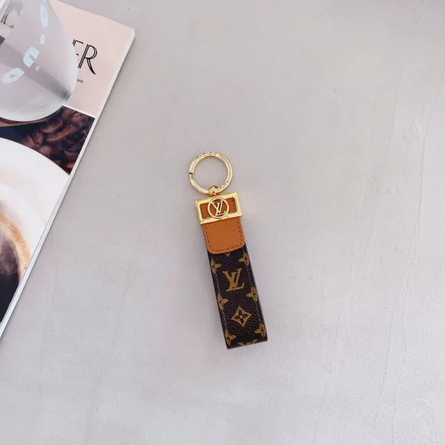 LOUIS VUITTON ルイ・ヴィトン ポルト クレ・ドラゴンヌ モノグラム 