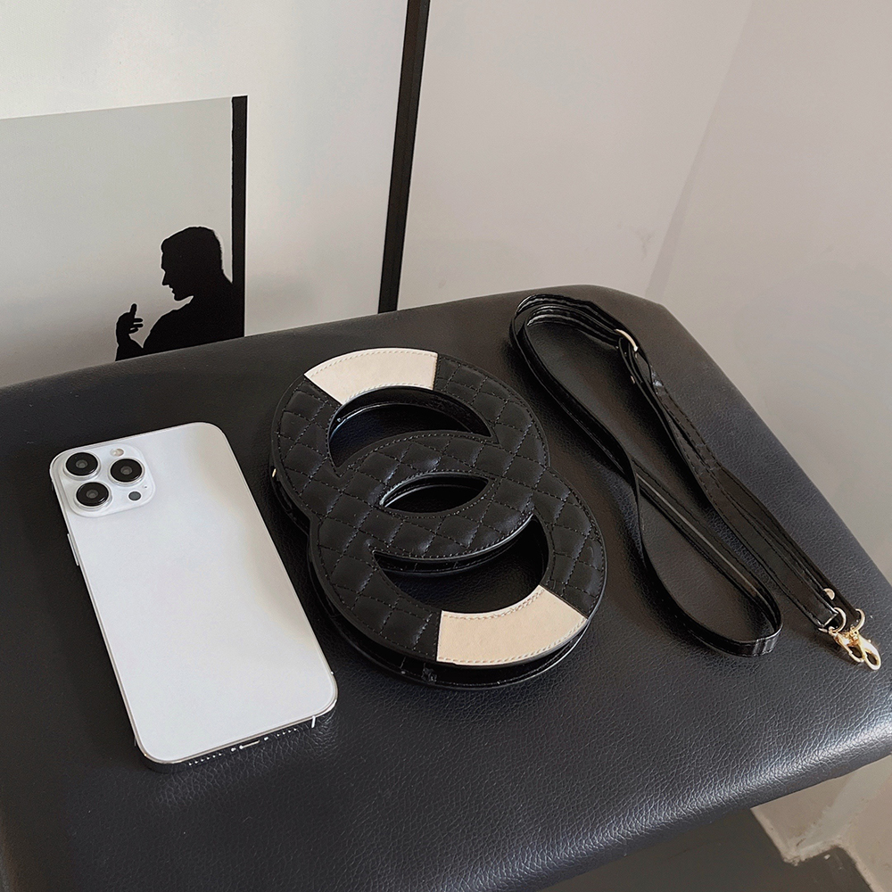 CHANEL iPhone 14Max 携帯ポシェット