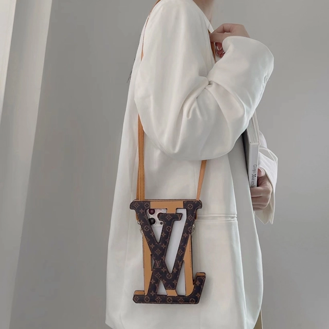 ルイヴィトン スマホポシェット スマホポーチ LVロゴモチーフ VUITTON  