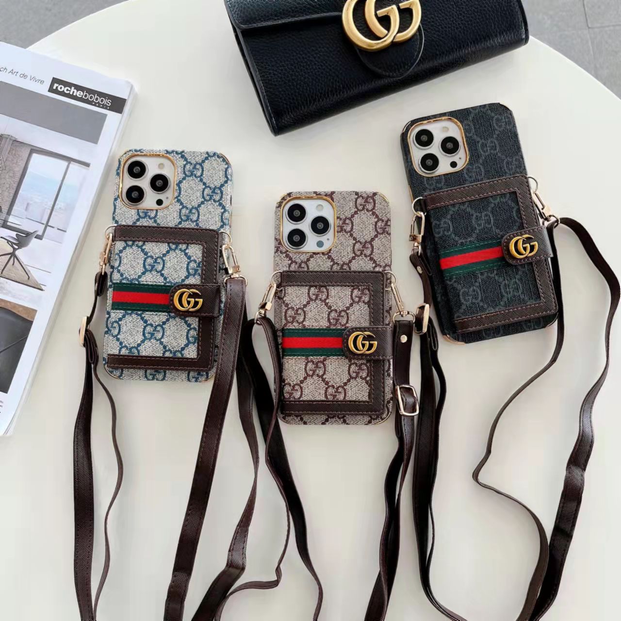 GUCCI iPhone14 Proケース GGスプリーム チェーンストラップ付き