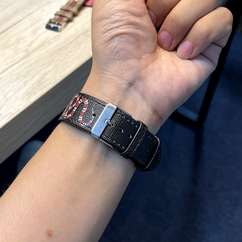 グッチ Apple Watch 替えベルト・バンド フラワー ビー スネーク