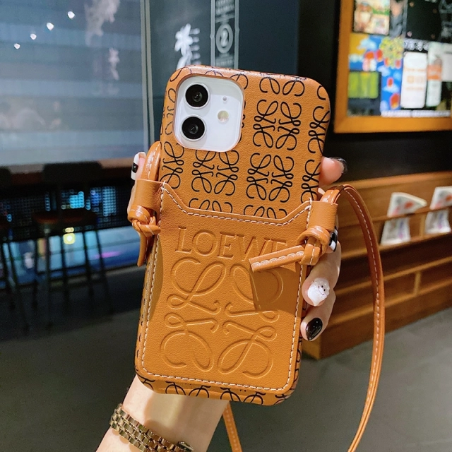 ロエベ iPhone15 Pro/14Proケース チェーンストラップ付き アナグラム  