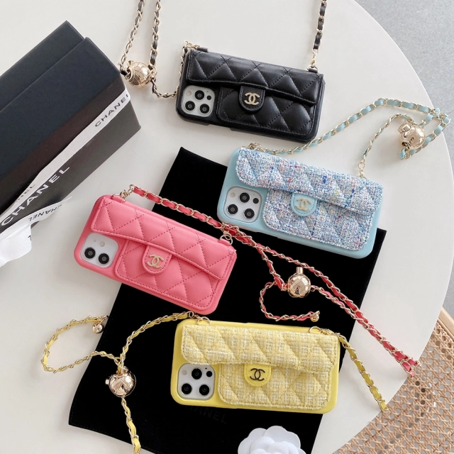 CHANEL iPhone14 Plusケース チェーンストラップ付き