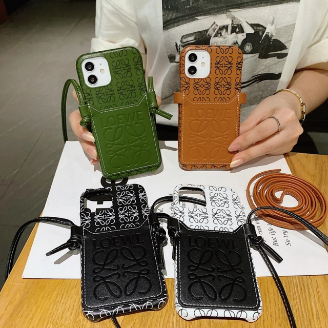 ロエベ iPhone15 Pro/14Proケース チェーンストラップ付き アナグラム  