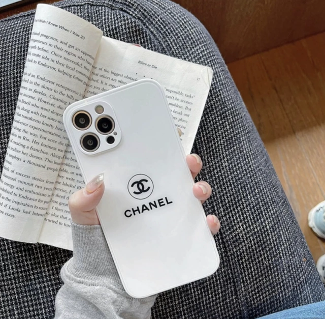CHANEL スマホケース iPhone13pro ホワイト CHANEL White Gold Luxury Back case For iPhone - GenZ – GenZ Lifestyle
