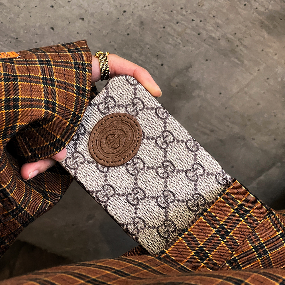 グッチ iPhone15 Pro/14Proケース GGロゴ付き GUCCI iPhone15/14 Plus