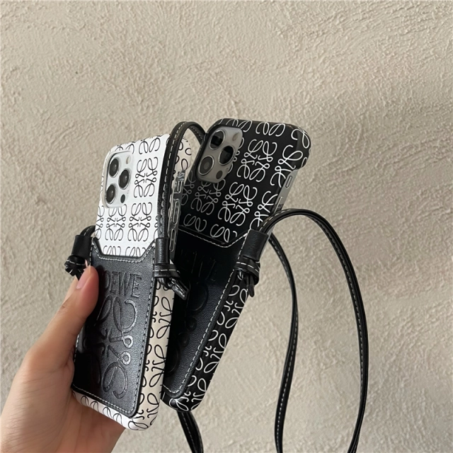 ロエベ iPhone15 Pro/14Proケース チェーンストラップ付き アナグラム  