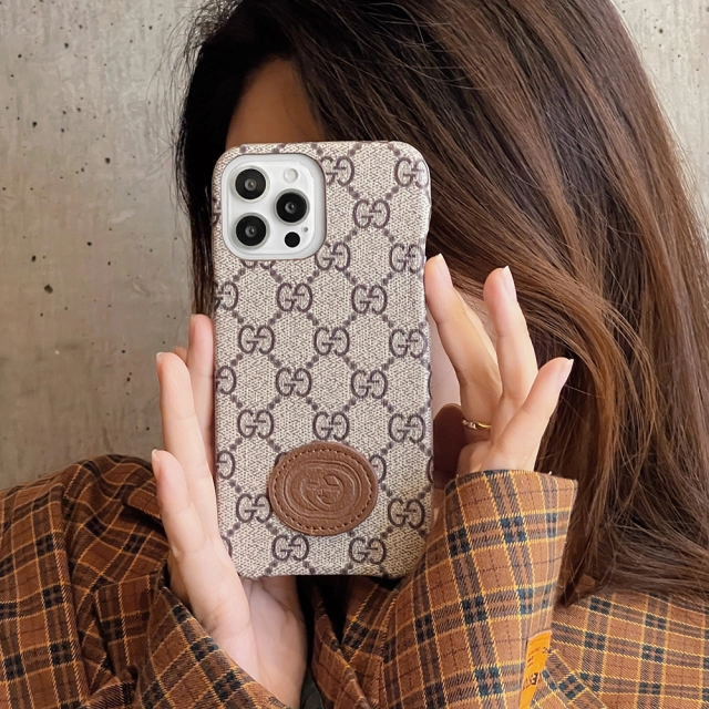 グッチ iPhone15 Pro/14Proケース GGロゴ付き GUCCI iPhone15/14 Plus 
