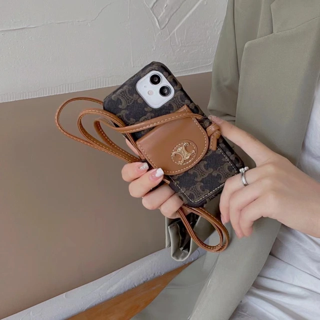 celine iPhone14ケース チェーンストラップ付き