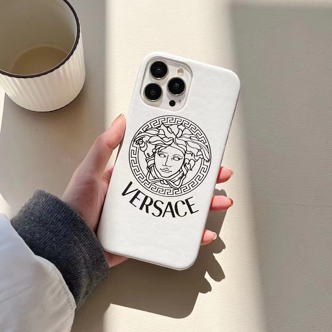 ヴェルサーチェ iPhone15/14ProMaxケース メドゥーサマーク VERSACE