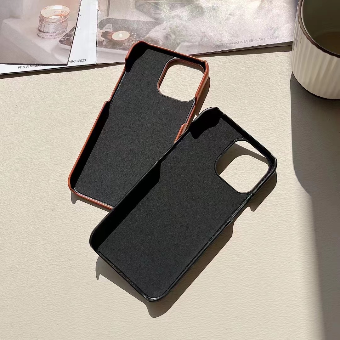 ヴェルサーチェ iPhone15/14ProMaxケース メドゥーサマーク VERSACE