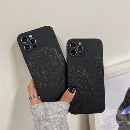 ヴェルサーチェ iPhone15 Pro/14Proケース ロゴ付き
