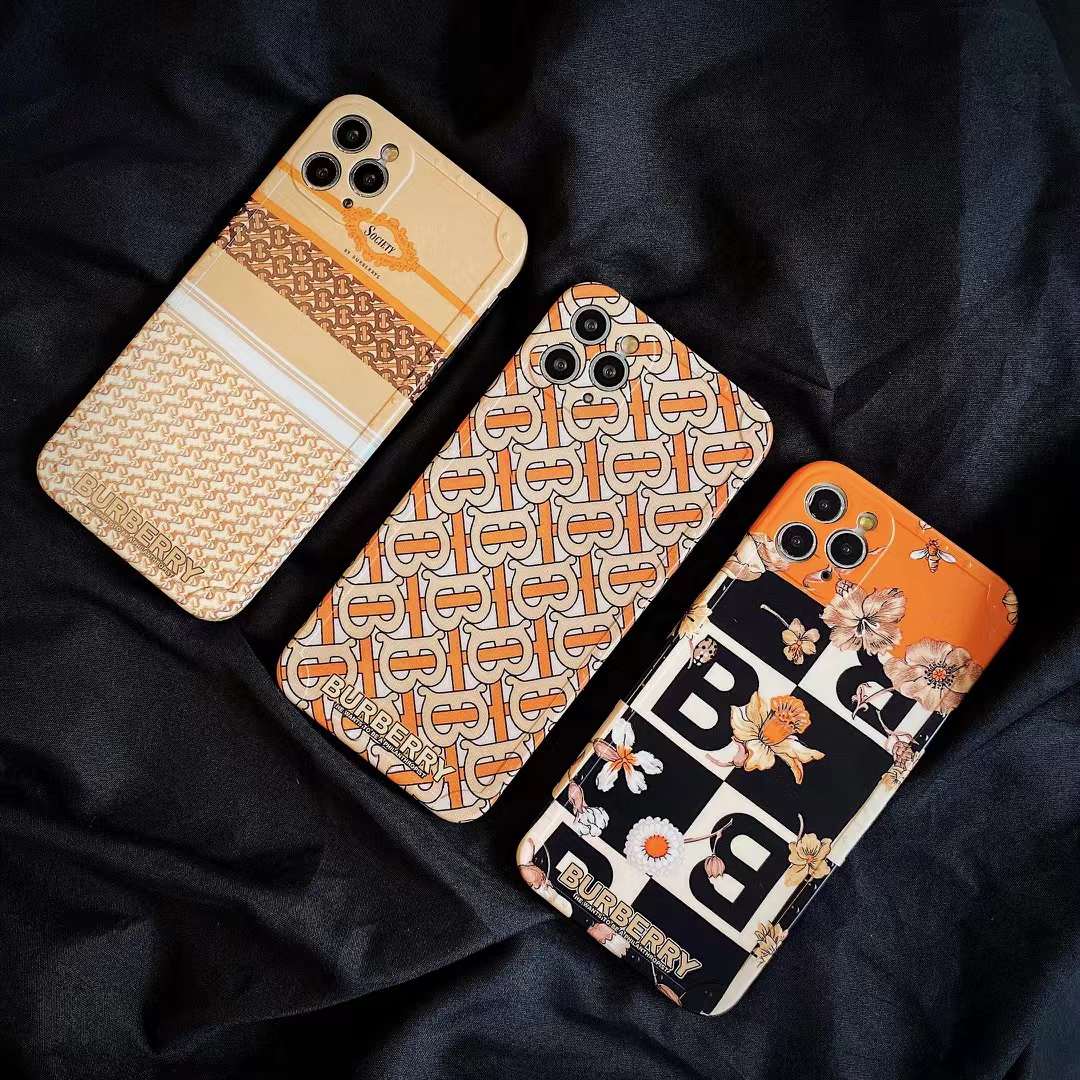 【BURBERRY】 iPhone15proケース バーバリー iPhone15 Pro/14 Proケース ベルト付き BURBERRY