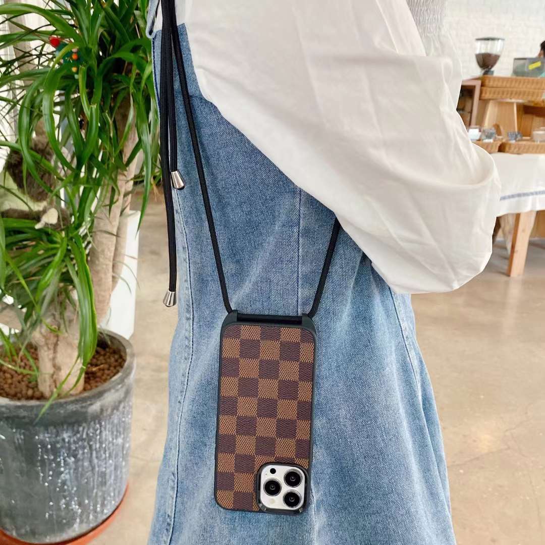 ヴィトン iPhone15 Pro/14Proケース チェーンストラップ付き LV