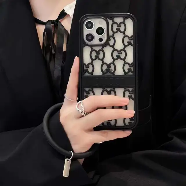 Gucci iPhone 14Plusカバー 切り抜き