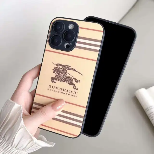 BURBERRY iPhone14Plusカバー 定番