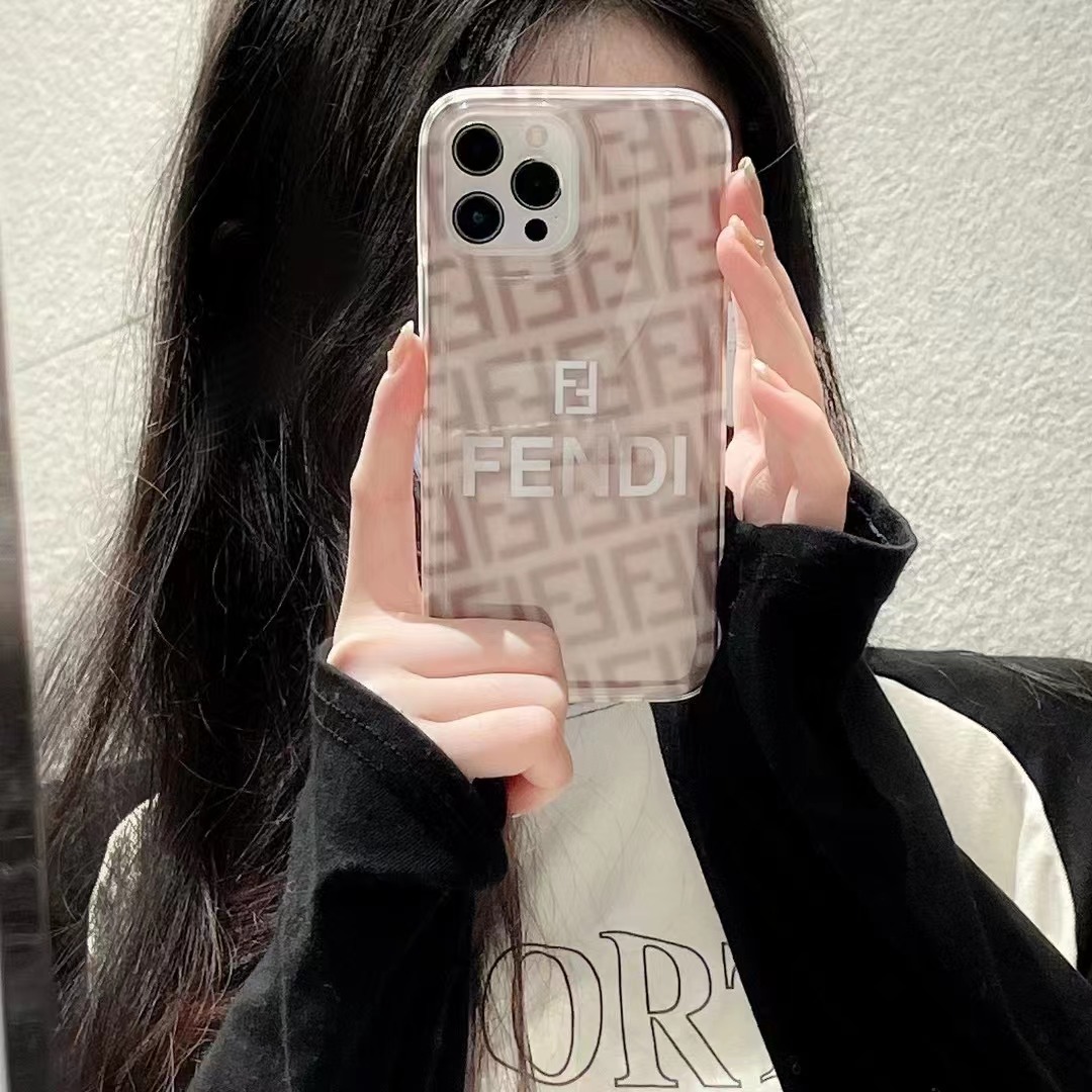 フェンディ iPhone15 Pro/14 Proケース ロゴプリント Fendi iPhone15